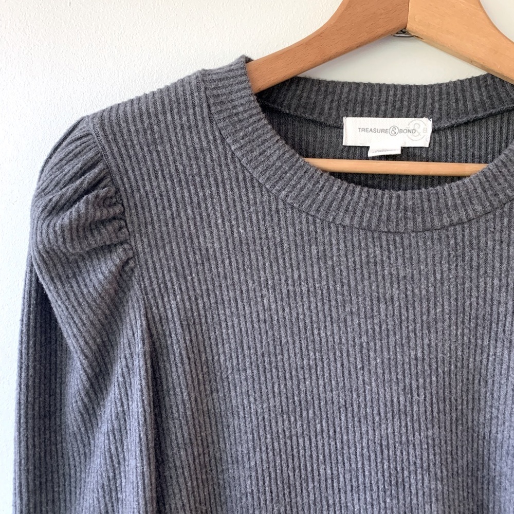 Treasure & Bond puff sleeve top - dark grey